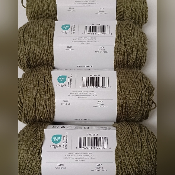 Big Twist Olive Green Yarn 4 Skein Bundle New - Picture 7 of 8